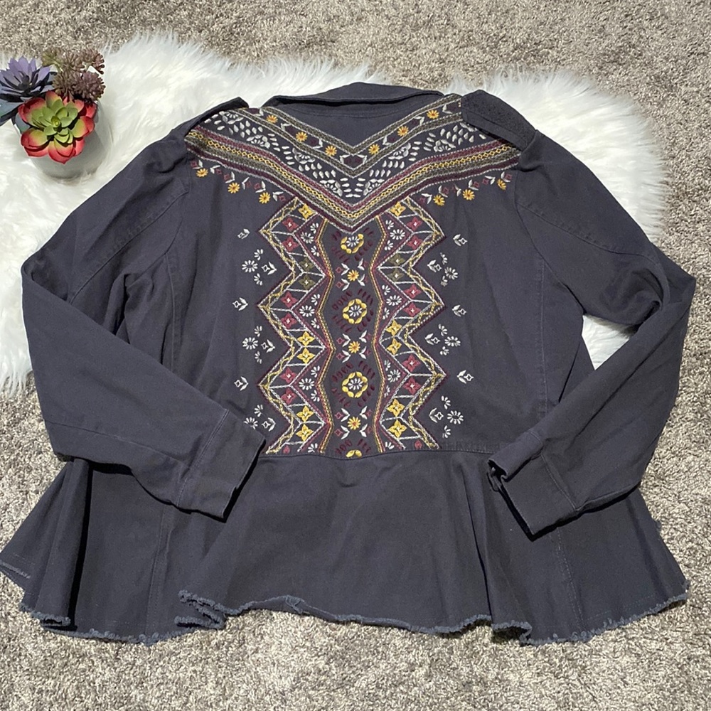 Embroidered Know Rose Lightweight Jacket - Picture 5 of 6